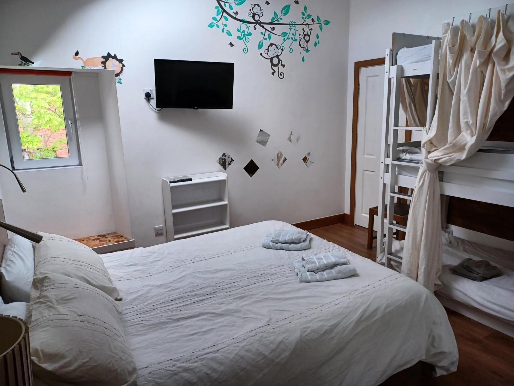 דגלאס Voyage Hostel - Ensuite Family Rooms With Shared Kitchen מראה חיצוני תמונה
